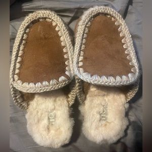 MOU Creston Slippers in Cognac